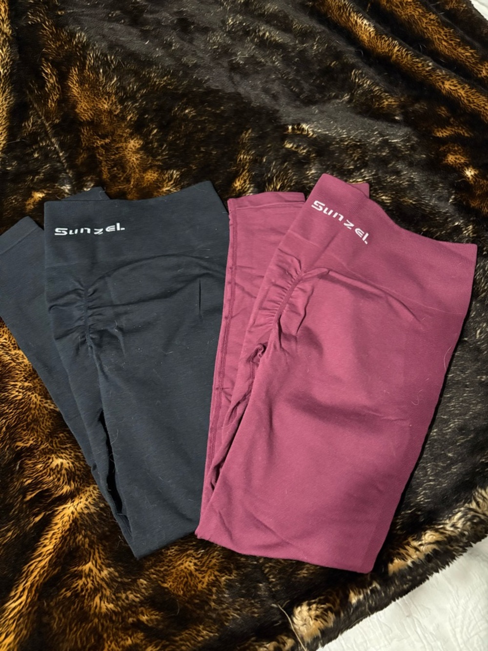 Sunzel High-Rise Ruched Leggings - Black & Burgundy